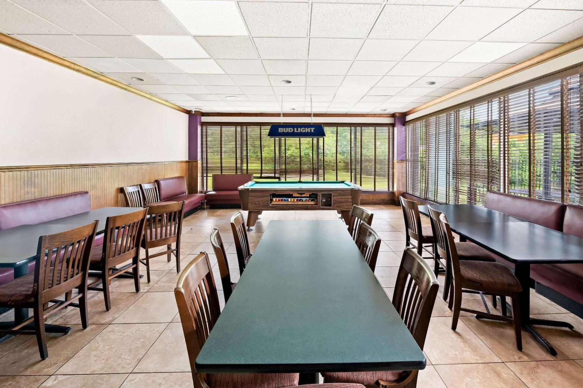 Quality Inn Dayton Airport Englewood Exterior photo