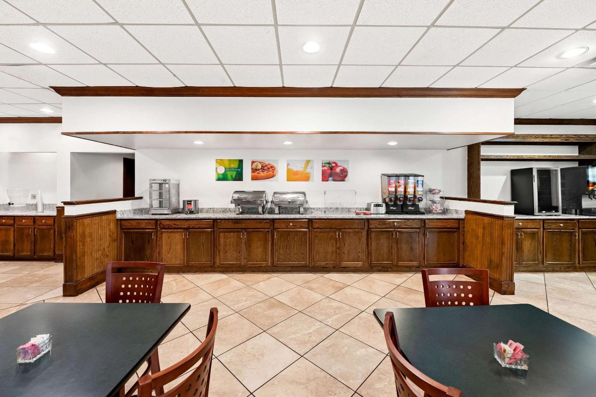 Quality Inn Dayton Airport Englewood Exterior photo
