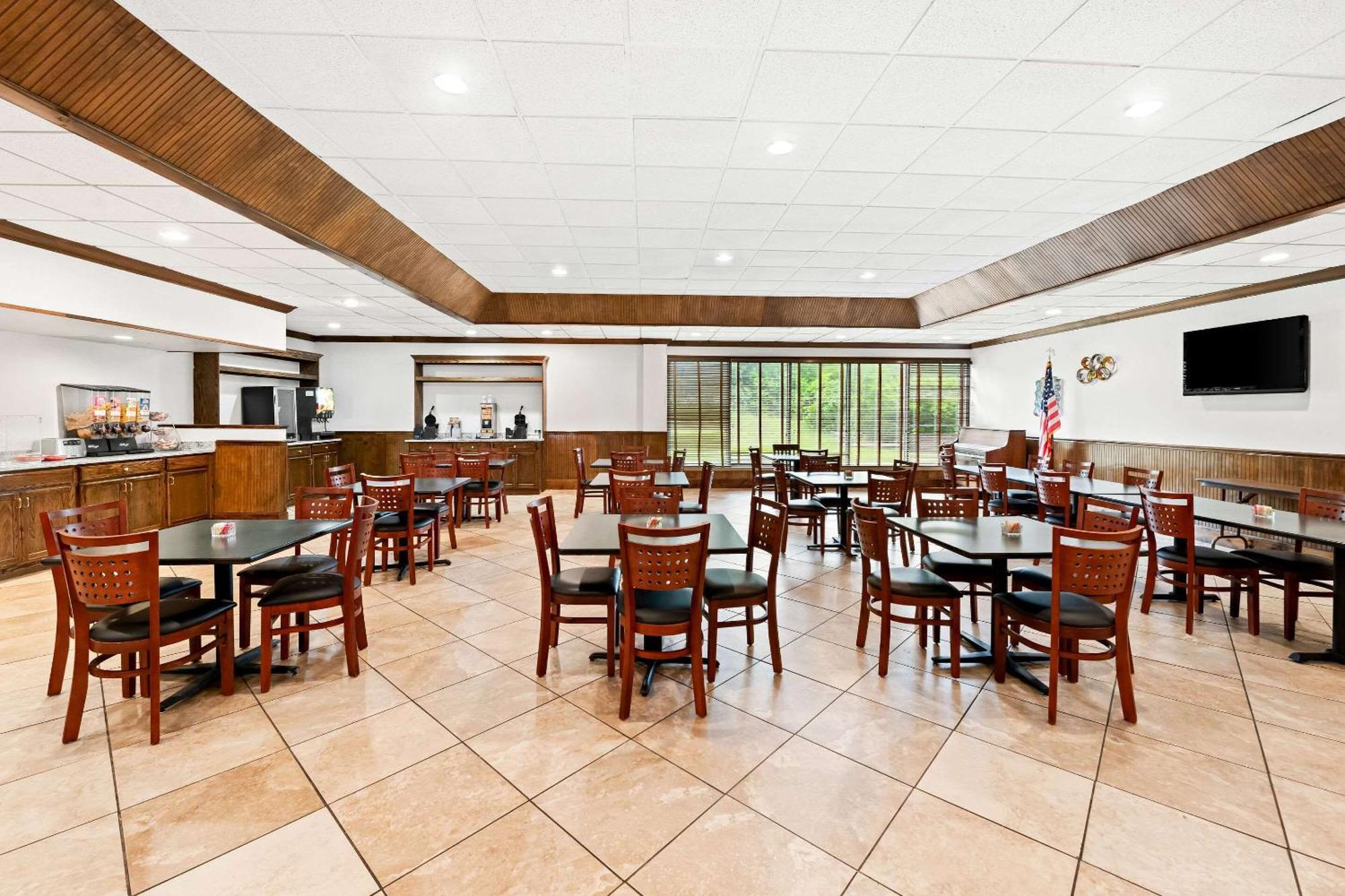 Quality Inn Dayton Airport Englewood Exterior photo