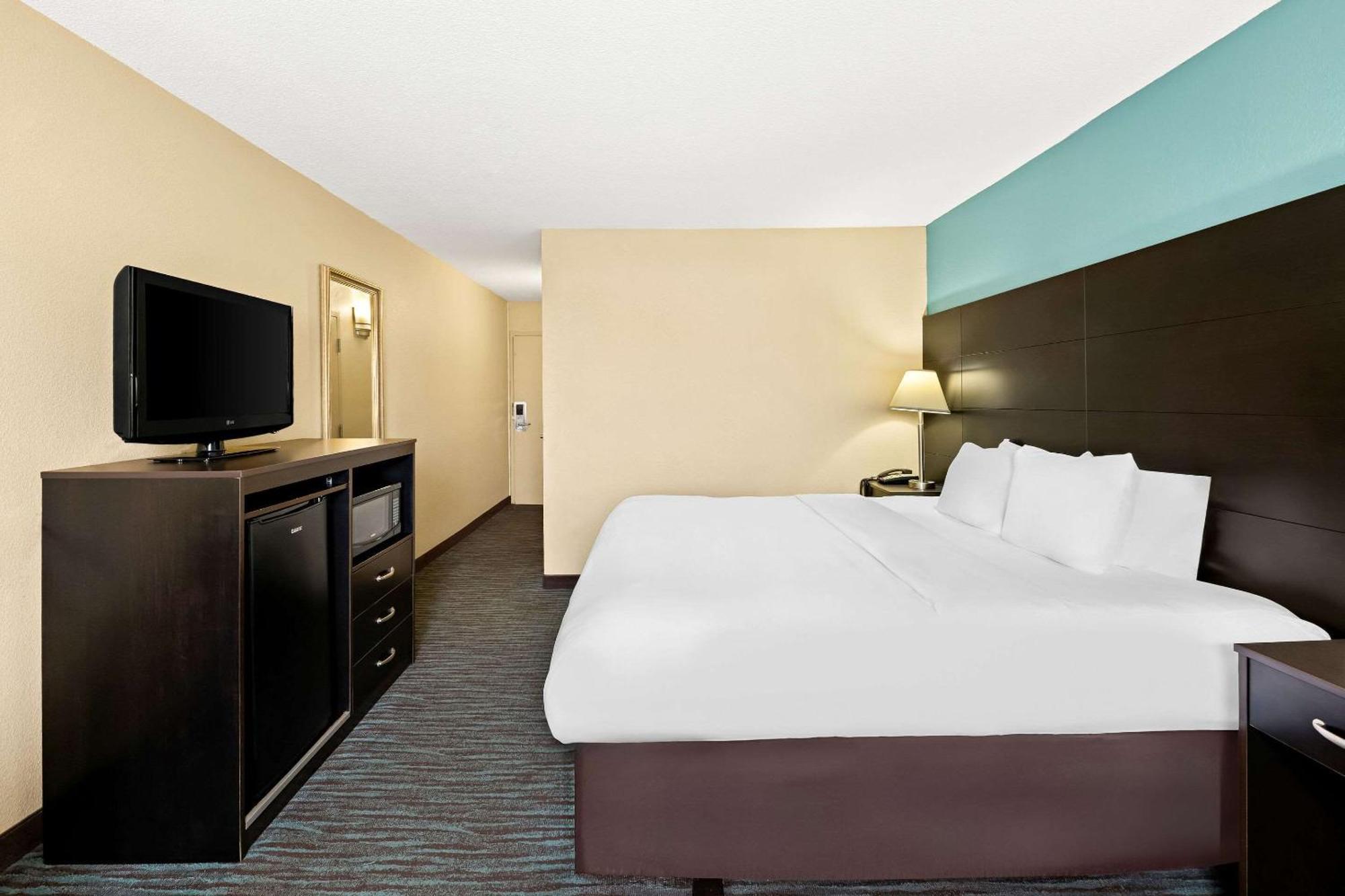 Quality Inn Dayton Airport Englewood Exterior photo