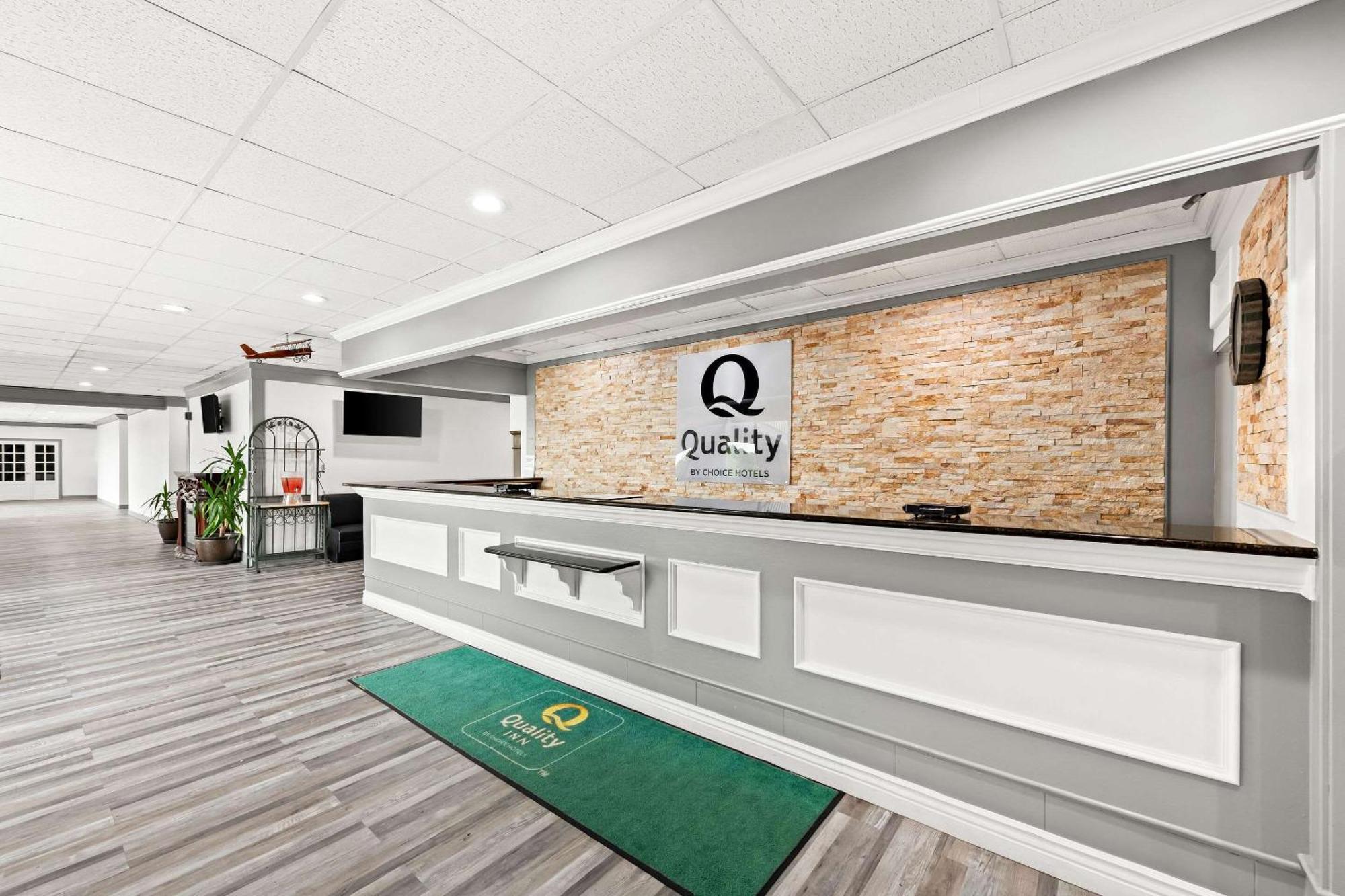 Quality Inn Dayton Airport Englewood Exterior photo